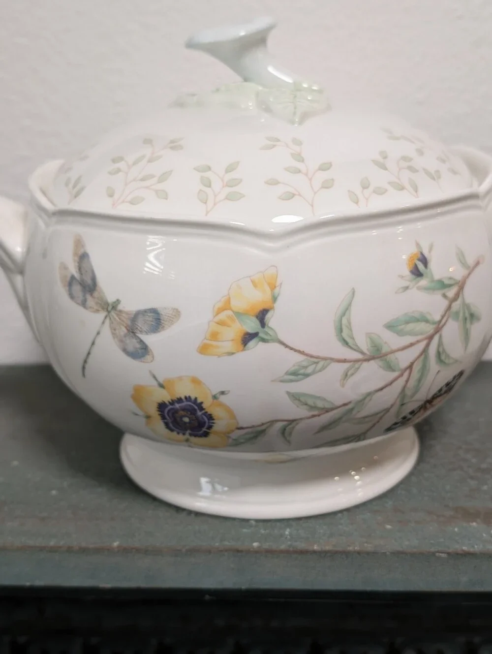 Lenox Butterfly Meadow Covered Casserole Serving Dish with Flower Finial Vintage